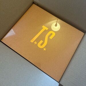 Taylor Swift The Life of a Showgirl Cardigan Box M/L
New: Cardigan, box, and CD